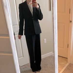 Tahari Black Pant Suit Size 6 - Like New!